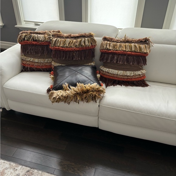 Vintage rich 17 x 17 decorator, wealthy home pillows, fringe and leather - Picture 9 of 16